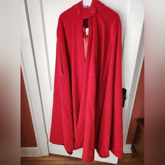 Linennaive Red Outlander Hooded Wool Cloak - Picture 2 of 7